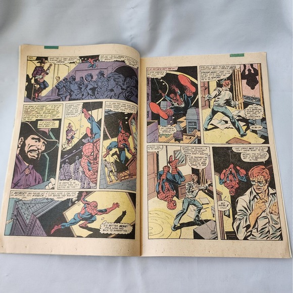 Marvel Amazing Spider-Man Comic Book Issue #221 October 1981 Crisis on Campus - Picture 6 of 7